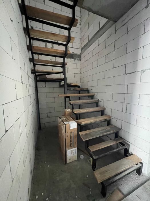 Лісова Буча, двоповерховий таунхаус в оточенні сосен, з документами