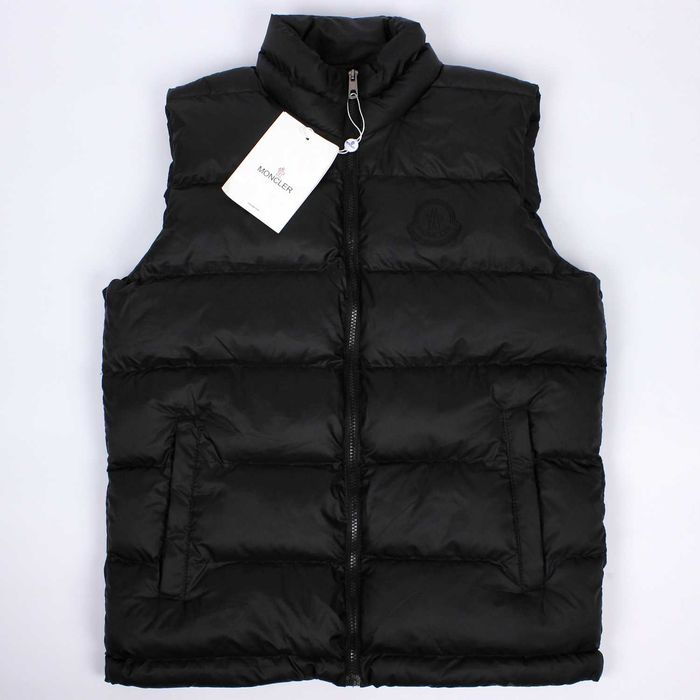 Мужская жилетка с большим черным лого, размеры XL. XXL и 3XL