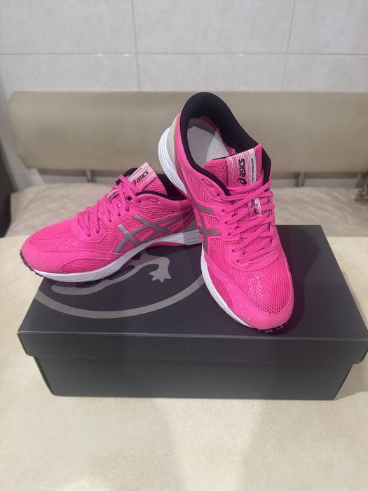 Кросівки жіночі Asics 38/24 см, оригінал як нові