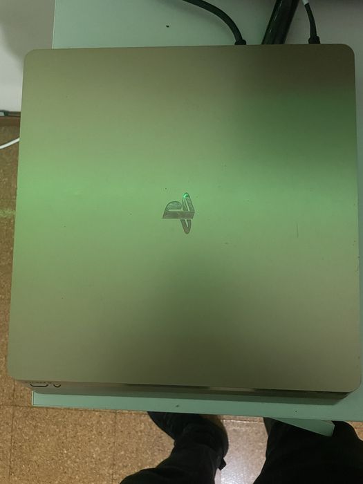 Ps4 ediçao elimitada dourada
