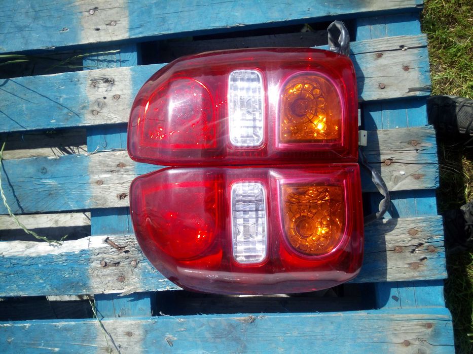 Toyota RAV4 II 03-05 lift lampa prawa tył