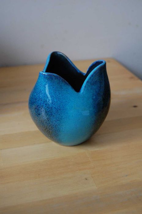 Ładny ceramiczny wazon z czasów PRL.