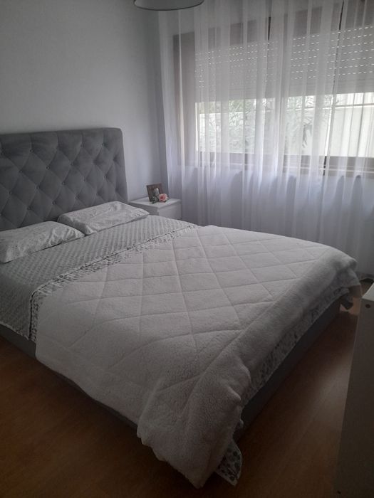 Cama casal com estrado e colchão