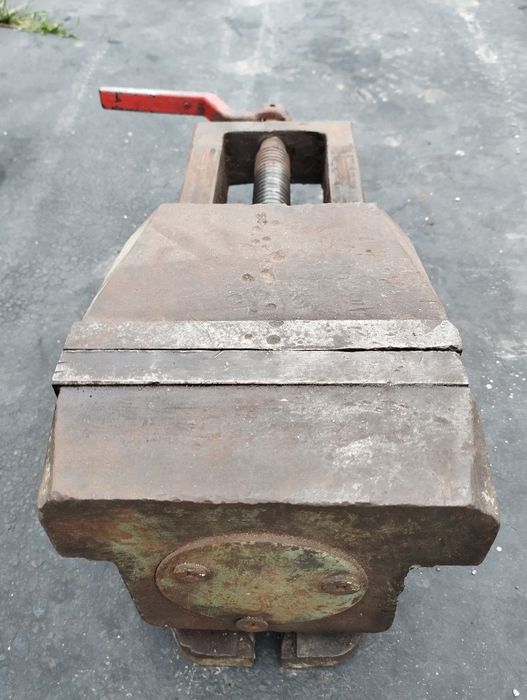 Тиски станочные 160 мм. советского производства.