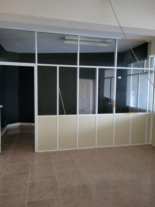 Divisórias completa com porta em madeira