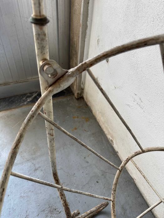 Cama de Baloiço em Ferro Muito Antiga