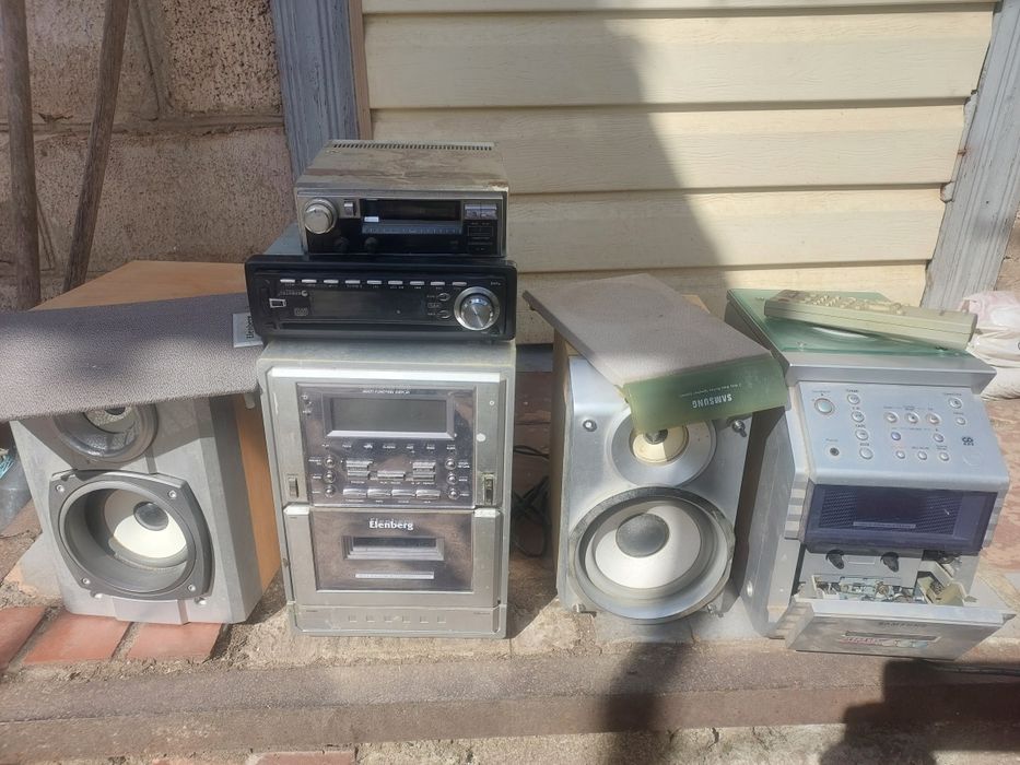 Музичні центри ,авто магнітола.