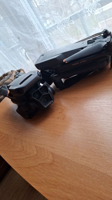 Квадрокоптер DJI Mavic 3 Pro