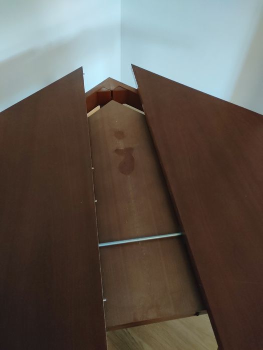 Mesa da sala + 3 cadeiras  em madeir URGENTE a cerejeira