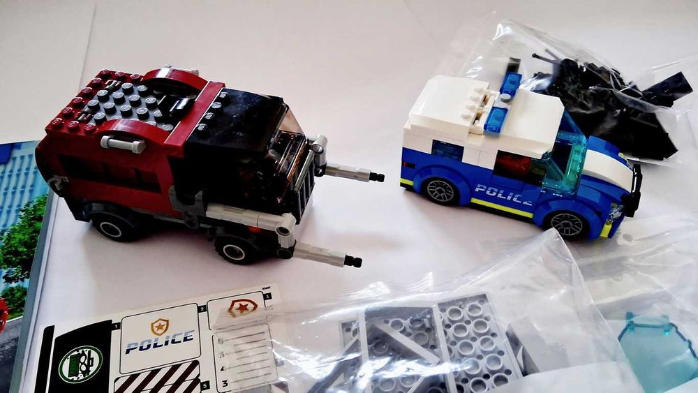 Lego City 60316 Police Station em peças novas semi montado