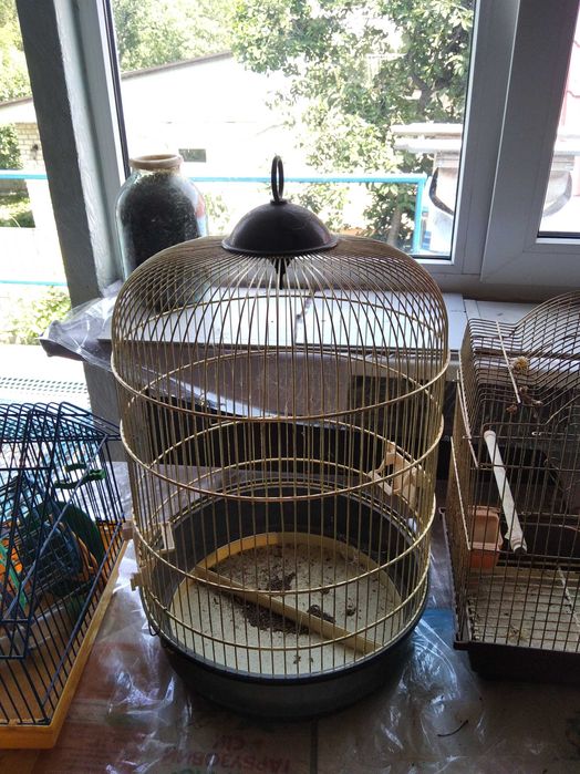 Продам клетки для попугаев и хомяков а хорошем состоянии