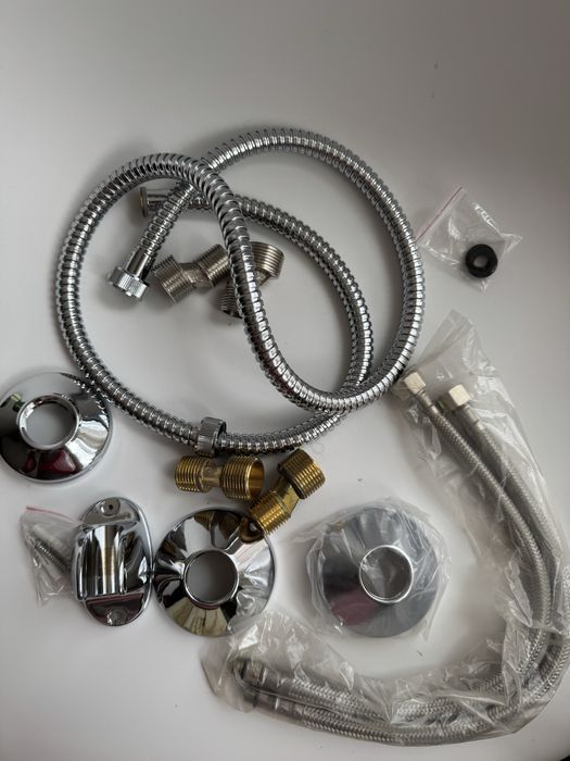 akcesoria hydrauliczne łazienkowe uchwyt wężyk wąż rozeta mimośrody