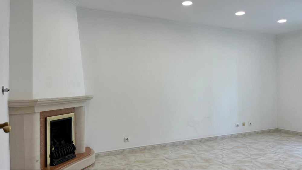 Apartamento T3 novo com garagem.