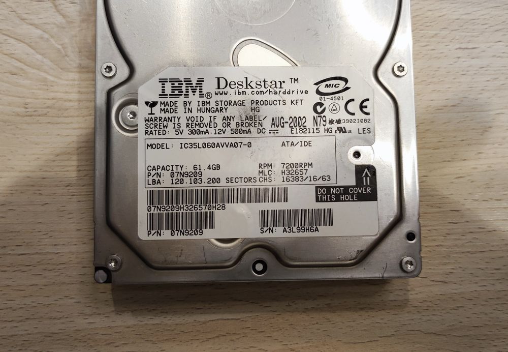 Dysk twardy IBM Deskstar  61 GB (model IC35L060AVVA07-0 sprawny