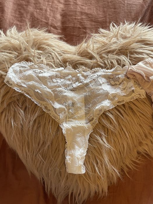 H&M 2pak koronkowe białe kremowe pudrowy pastelowy róż stringi majtki