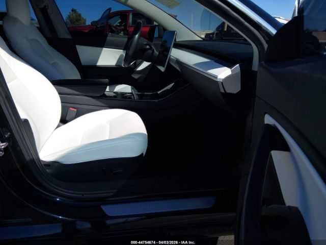 Tesla Model 3 2018 .