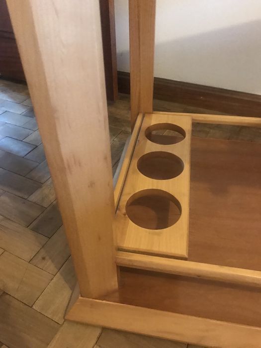 Mesa / bar com rodas