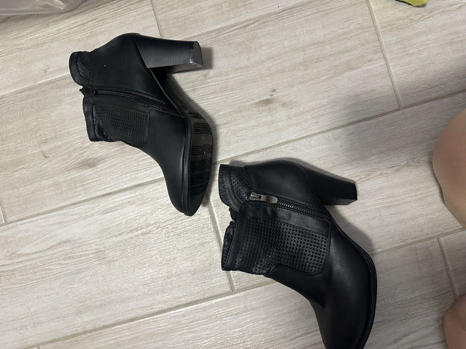 Осінні-весняні чобітки ,черевики