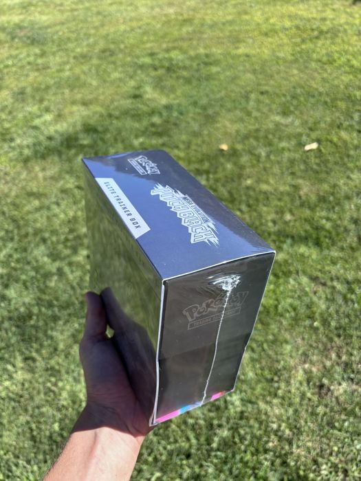 Pokémon Pitch Black ETB
