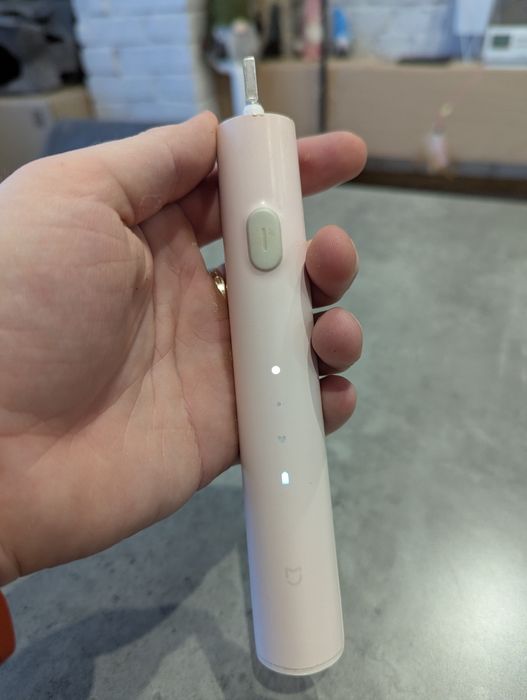 Електрична зубна щітка Xiaomi T500 у робочому стані