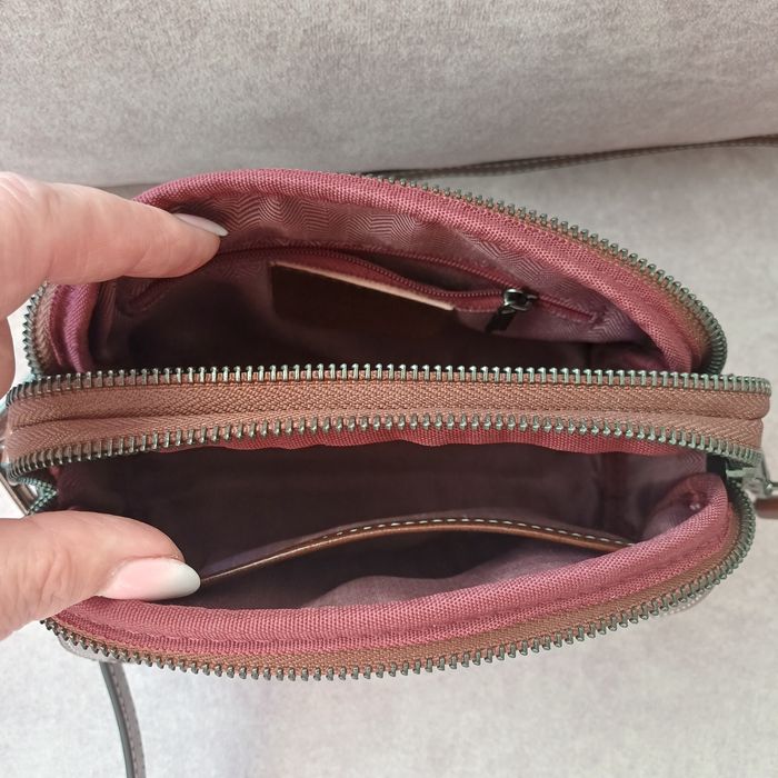 Listonoszka że skóry