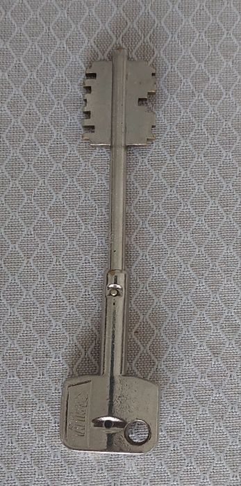 Fechadura porta casa  CISA