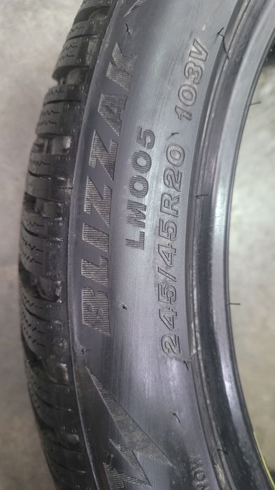 245 45 20 Bridgestone Blizzak LM 005