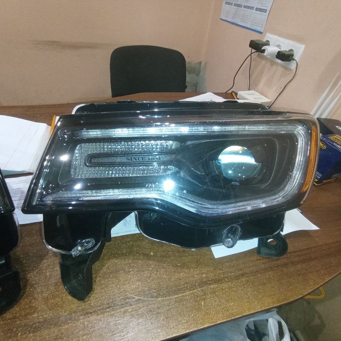 Фара права ліва чорна сіра Led Jeep Grand Cherokee WK2
