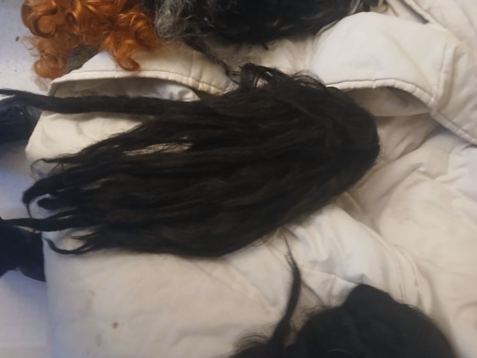 Perucas em muito bom estado