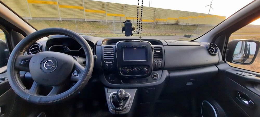 Wynajem busów 9-osobowych Opel vivaro B LONG