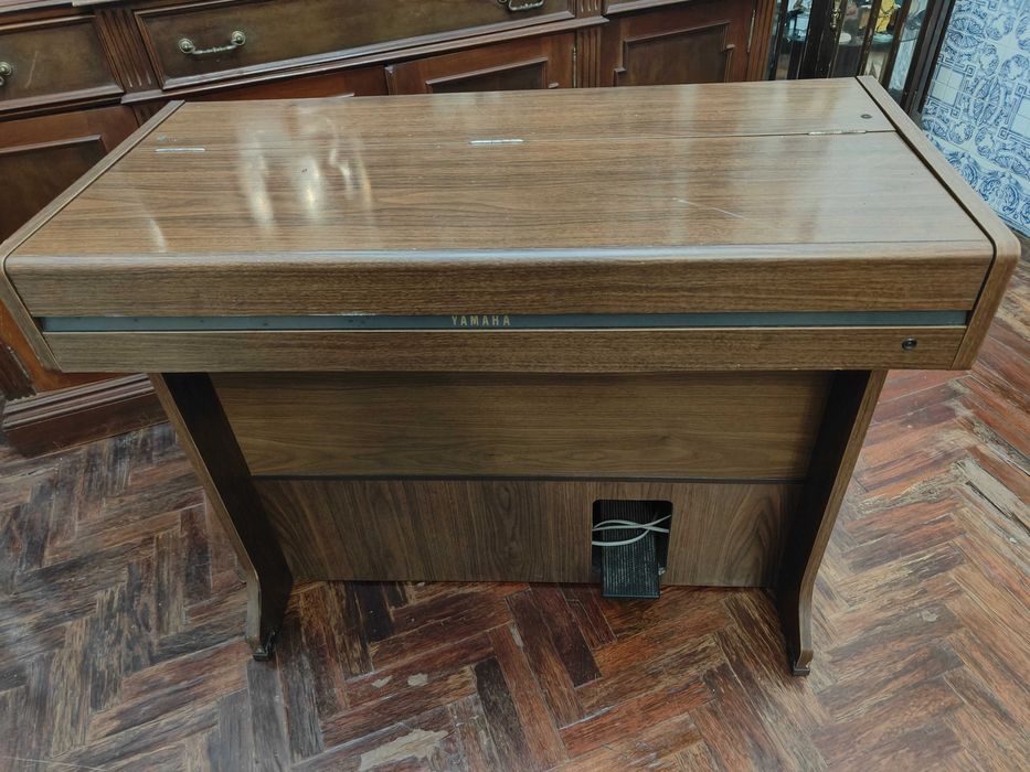 Orgão YAMAHA modelo CN-70