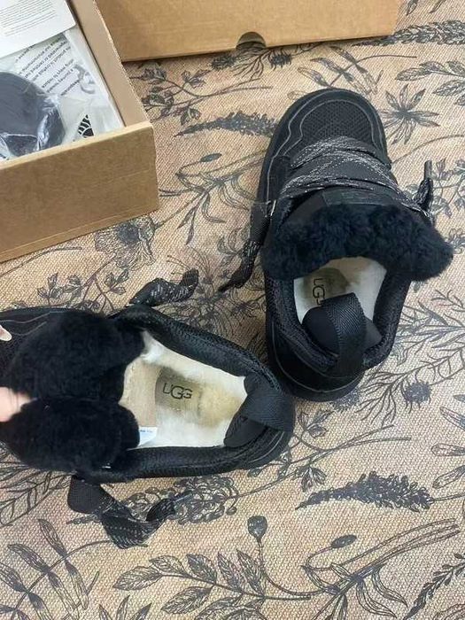 UGG Lowmel/Black R.41