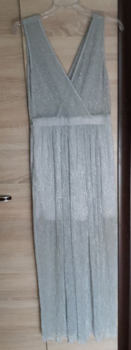 Elegancka srebrna sukienka maxi