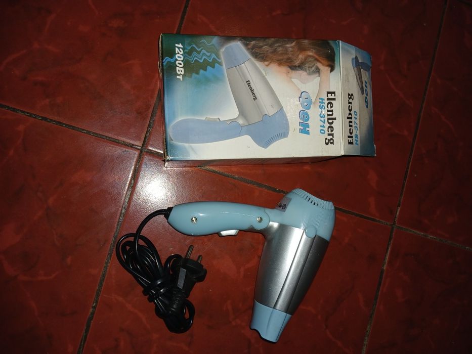 Продам дорожний фен,робочий.