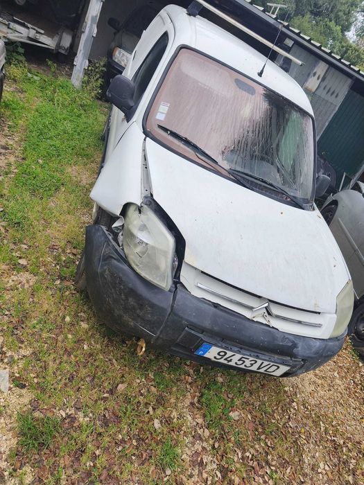 Carrinha sinistrada boa de motor