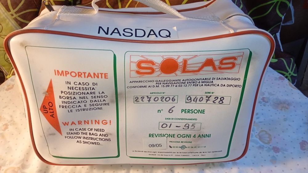 salva-vidas autoinflável, modelo "SOLAS" para 6 pesso