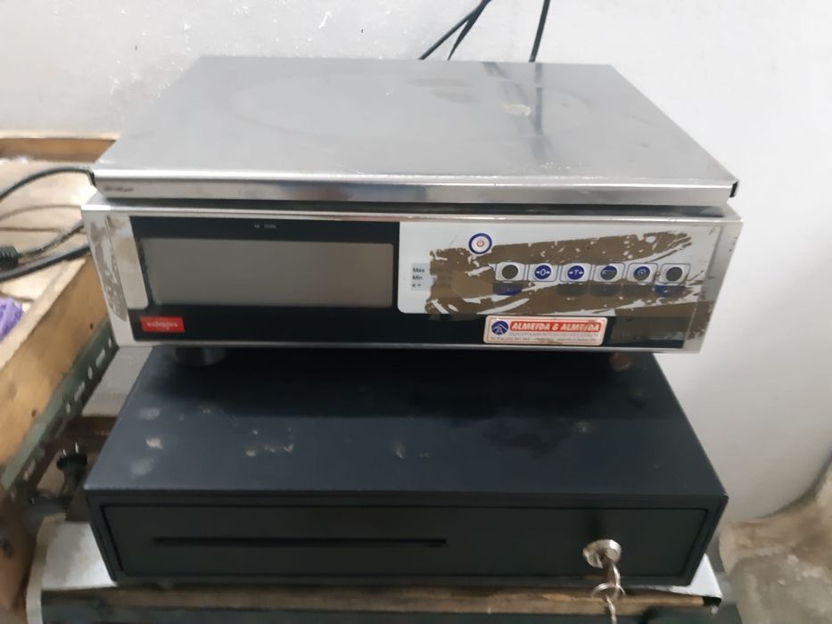 Balança com sistema de faturação e gaveta