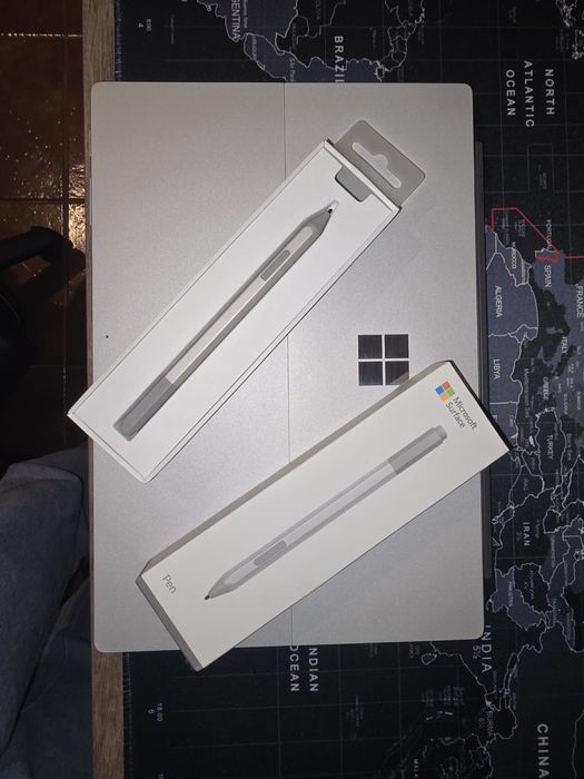 Surface Pro 7 com teclado e pen