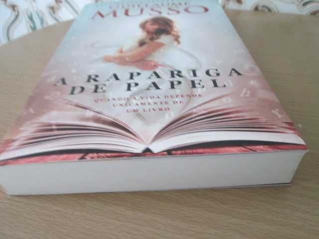 A Rapariga de Papel de Guillaume Musso (Oferta de portes)