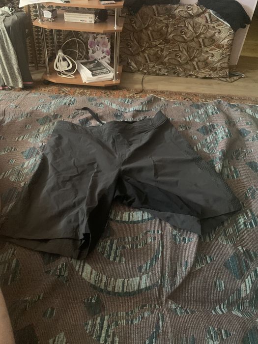 Продам  мужские ШОРТЫ ADIDAS