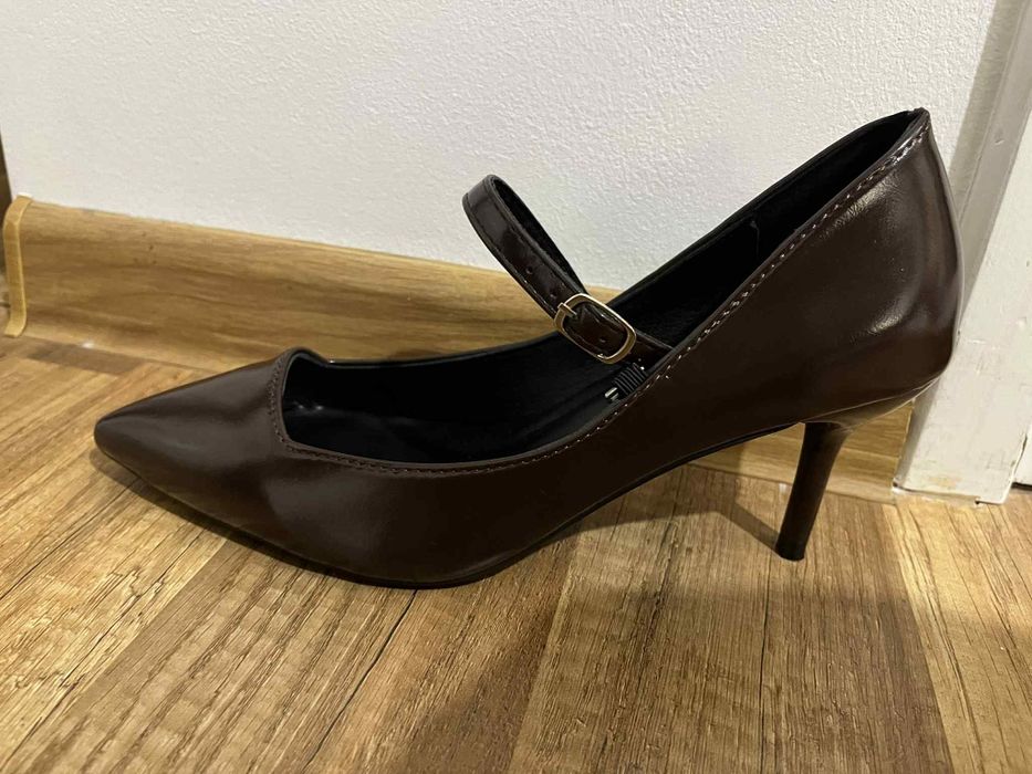 Buty damskie na obcasie