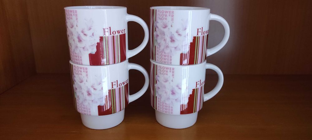 Teacups with Saucers484953839328962561