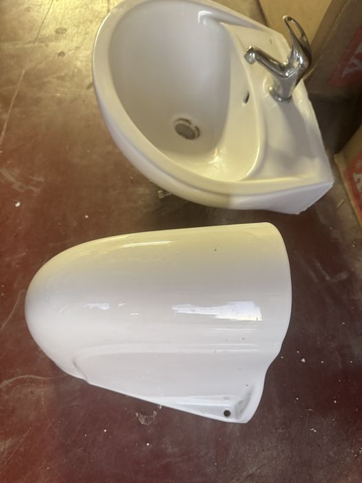 Umywalka Koło z baterią