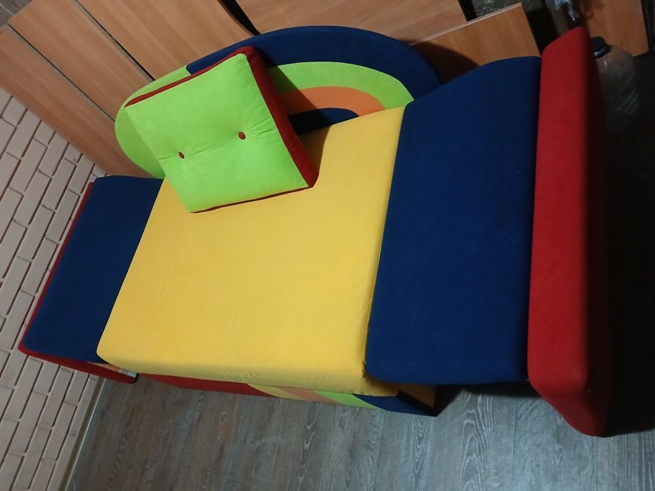 Продаю. Дитячий диван Веселка