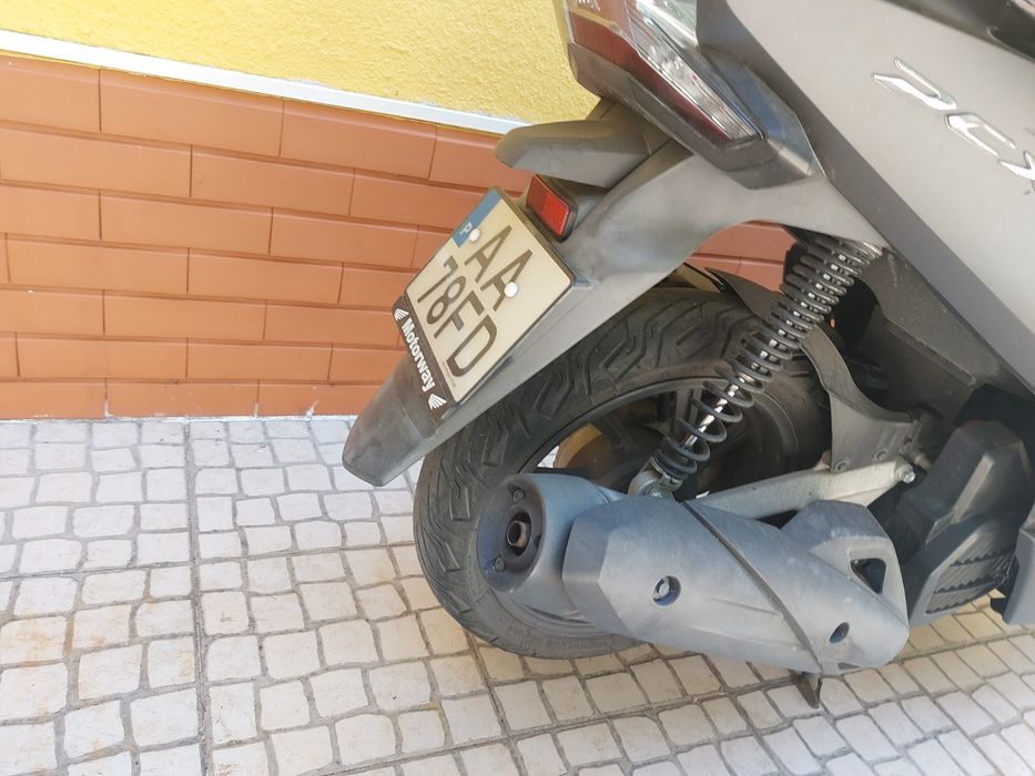 Honda PCX 125 de 2019 – 16.219 km – Top Case Givi