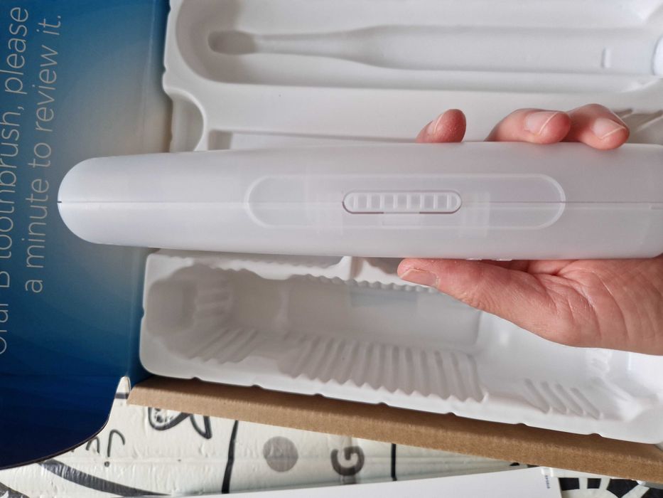 Szczoteczka soniczna Oral-B Pulsonic Slim Luxe