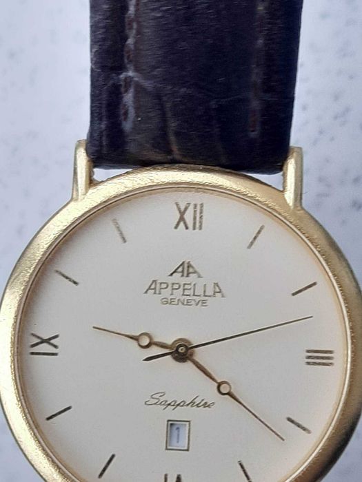 Продам наручные часы (на фото). Часы покупались в фирменном магазине.