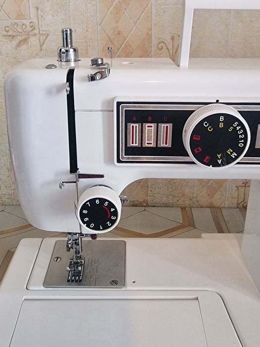 Швейна машина Victoria( model : 753)