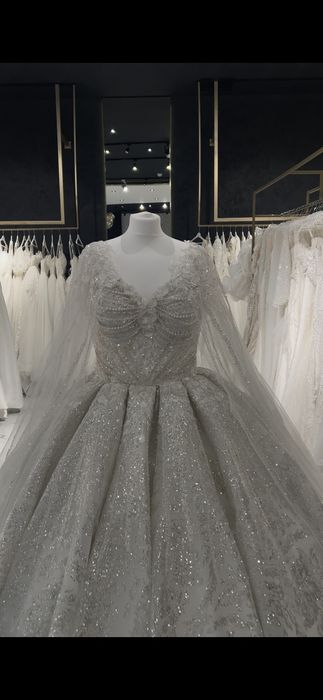 Шикарна весільна сукня