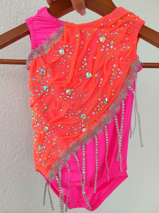 Продаж, прокат костюмів для художньої гімнастики